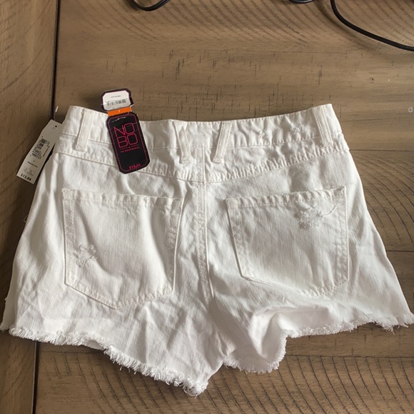 White shorts - Picture 2 of 2